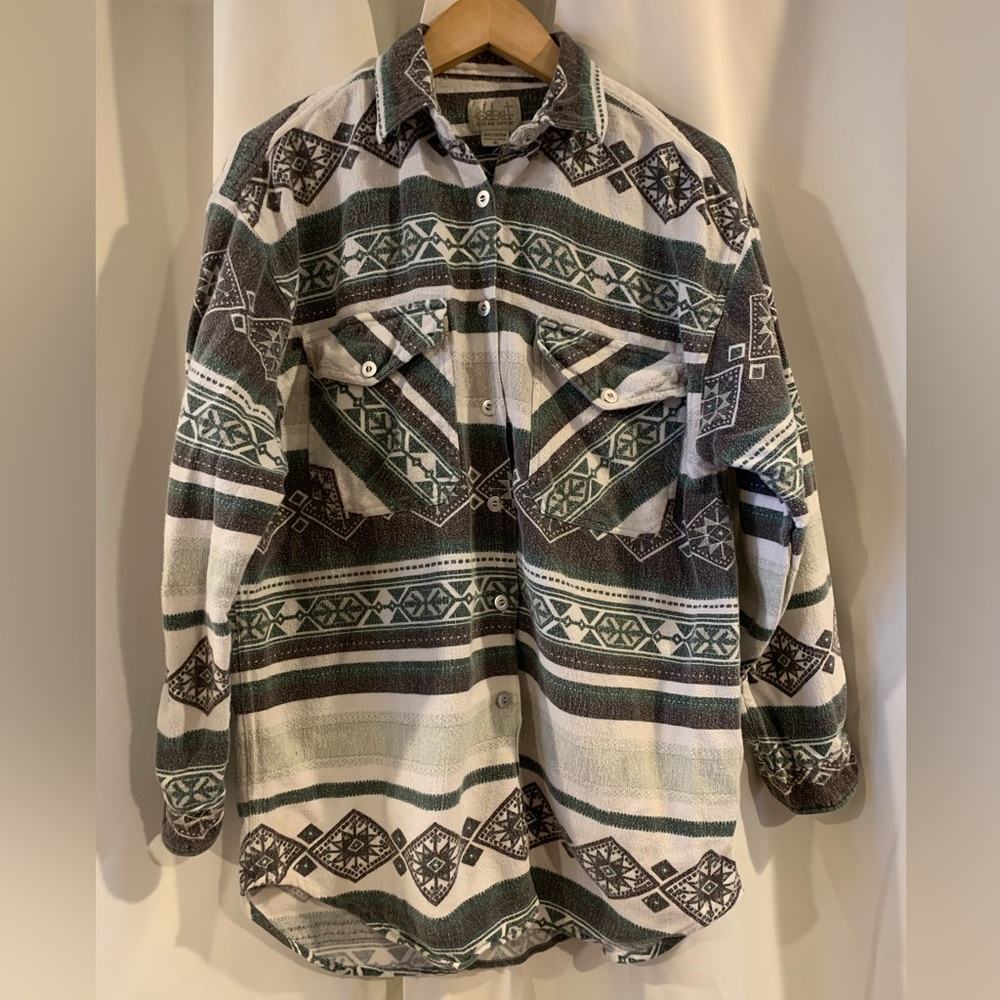 Debut Style & Comfort‎ Aztec Button Down Size Medium